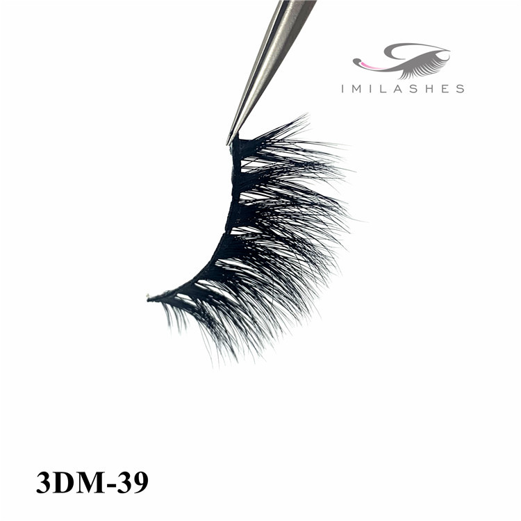 Volume lash application and classic lash extensions -D